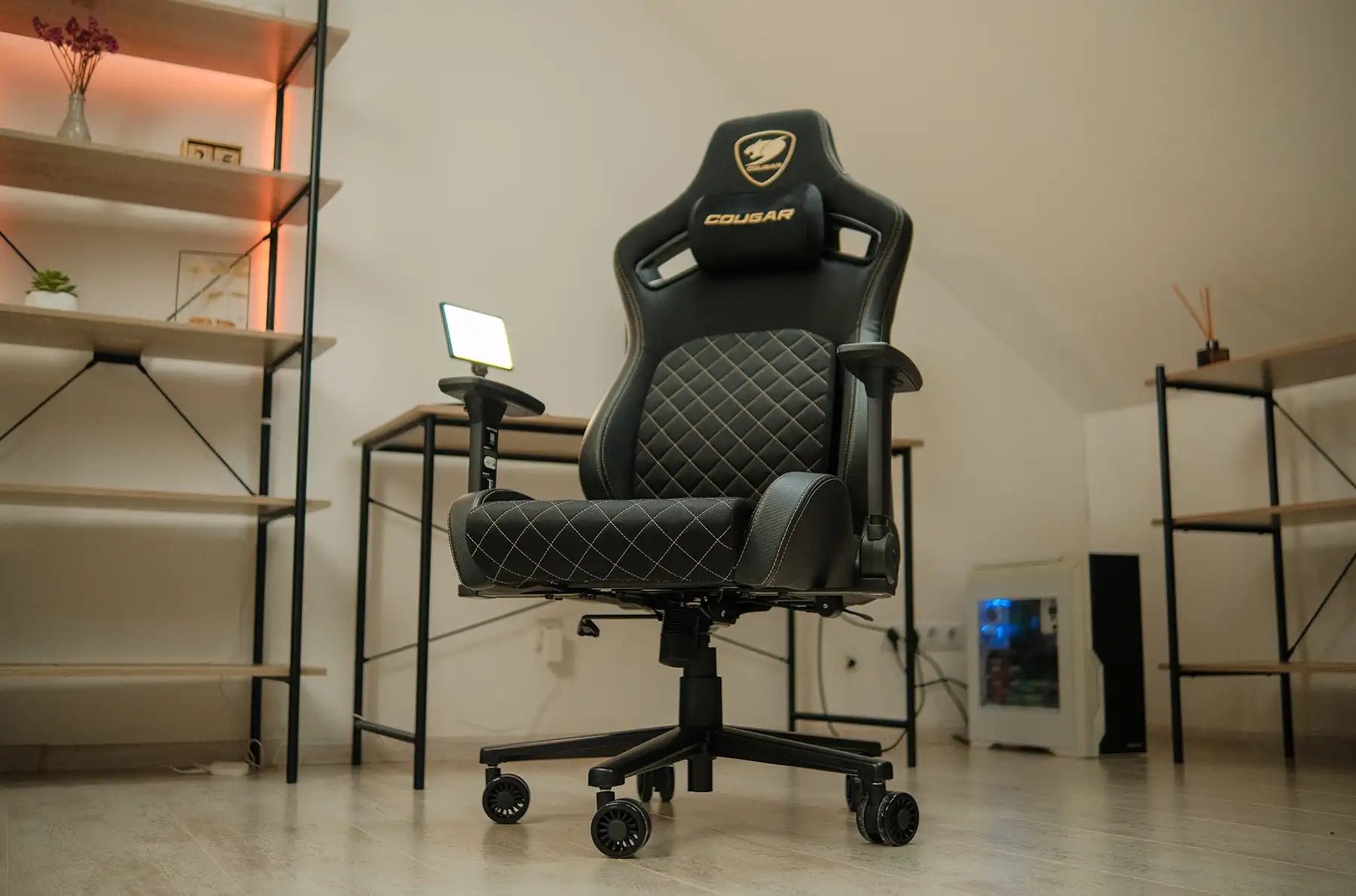 Ігрове крісло Cougar DEFENSOR – коли здоров’я в фокусі